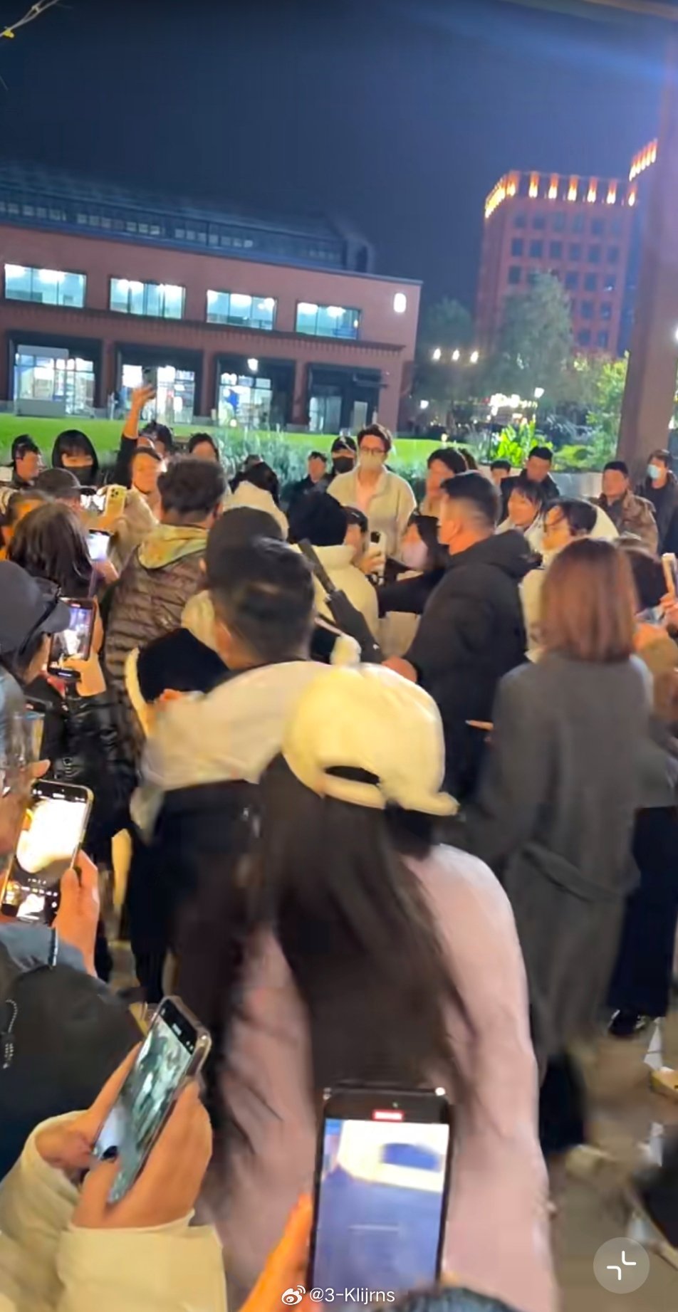 探索前沿的无限可能，最新群体动态概览