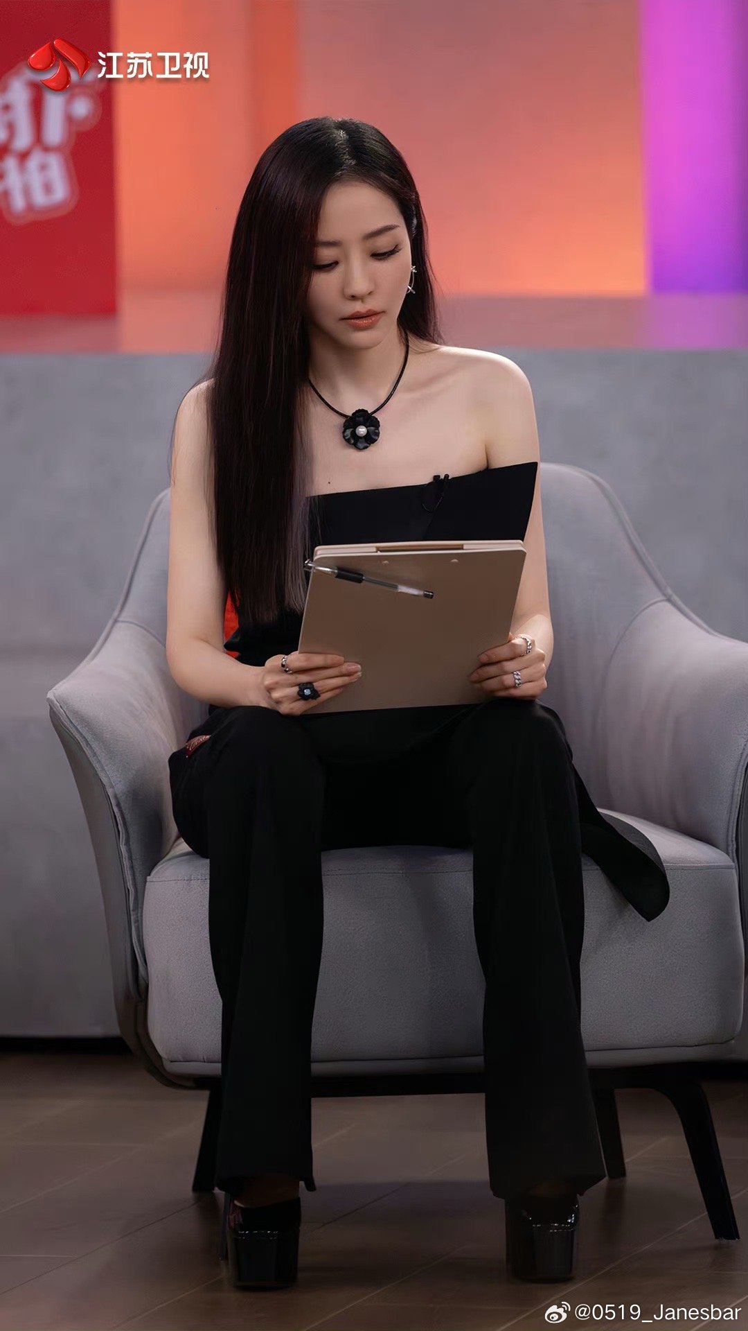 张靓颖最新直播展现多元魅力，与粉丝深度互动之夜
