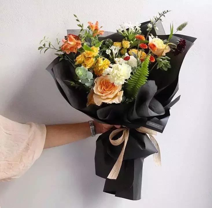 手捧花最新图片，绽放的美丽与时尚魅力展现